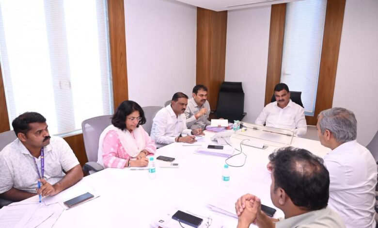 हंगामातील पीकविमा अंमलबजावणीचा आढावा हंगामातील पीकविमा अंमलबजावणीचा आढावा